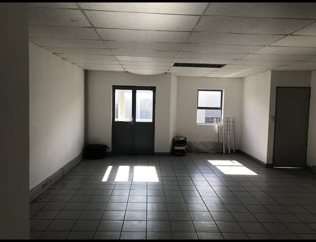 381M² WAREHOUSE TO LET IN AIRPORT INDUSTRIA